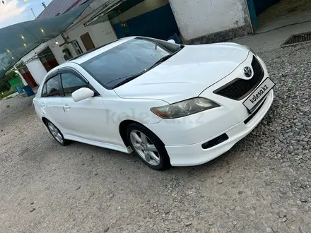 Toyota Camry 2007 года за 6 100 000 тг. в Тараз – фото 2