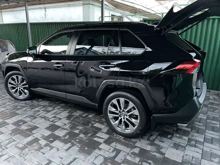 Toyota RAV4 2022 года за 16 750 000 тг. в Алматы – фото 17