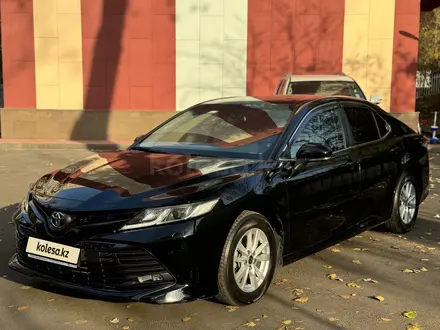 Toyota Camry 2020 года за 13 000 000 тг. в Алматы