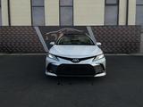 Toyota Camry 2018 года за 25 400 000 тг. в Шымкент – фото 2