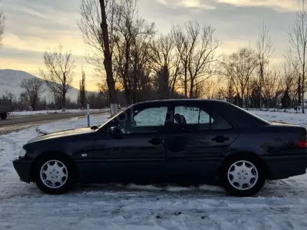 Mercedes-Benz C 200 1997 года за 4 000 000 тг. в Алматы – фото 18