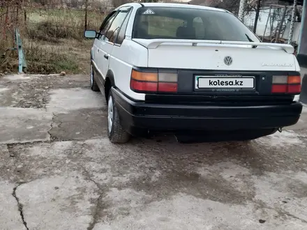 Volkswagen Passat 1991 года за 890 000 тг. в Абай (Келесский р-н) – фото 4