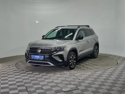 Volkswagen Taos 2022 года за 9 390 000 тг. в Алматы