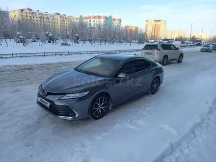 Toyota Camry 2024 года за 18 800 000 тг. в Актобе – фото 2