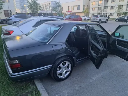 Mercedes-Benz E 320 1995 года за 3 500 000 тг. в Алматы – фото 2