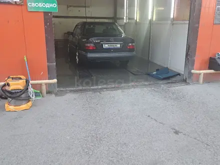 Mercedes-Benz E 320 1995 года за 3 500 000 тг. в Алматы – фото 7