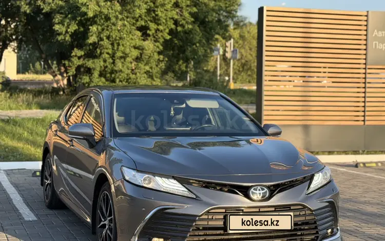 Toyota Camry 2023 года за 14 970 000 тг. в Астана