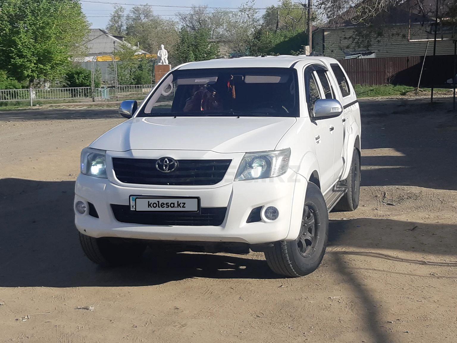 Toyota Hilux 2012 г.