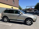 Volkswagen Touareg 2004 года за 4 800 000 тг. в Караганда – фото 3