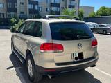 Volkswagen Touareg 2004 года за 4 800 000 тг. в Караганда – фото 2