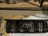 Решетка радиатора Toyota Land Cruiser Prado 150 Black Onyx 2017-2023 за 330 000 тг. в Алматы – фото 2