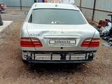 Mercedes-Benz E 240 2000 года за 850 000 тг. в Астана – фото 2