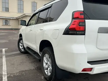 Toyota Land Cruiser Prado 2019 года за 23 500 000 тг. в Алматы – фото 11