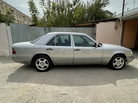 Mercedes-Benz E 220 1994 года за 2 800 000 тг. в Шымкент – фото 15