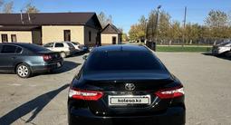 Toyota Camry 2021 года за 13 000 000 тг. в Костанай – фото 4