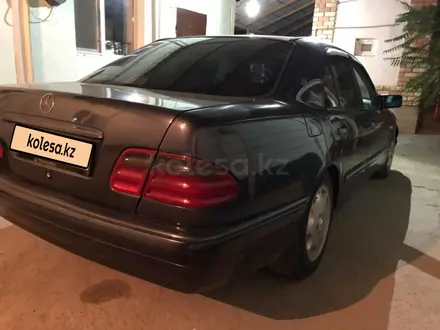 Mercedes-Benz E 280 1998 года за 2 220 000 тг. в Кызылорда – фото 4