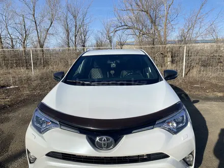 Toyota RAV4 2018 годаүшін13 200 000 тг. в Уральск – фото 3
