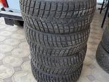 255/45 285/45/19 разноширокие зимние шины на bmw x5 за 200 000 тг. в Тараз