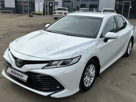 Toyota Camry 2020 года за 13 300 000 тг. в Уральск – фото 3