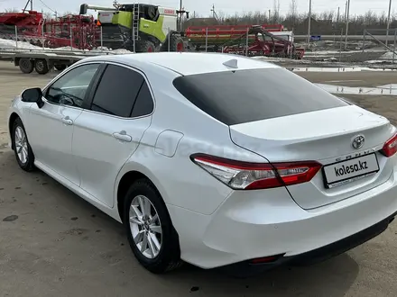 Toyota Camry 2020 года за 13 300 000 тг. в Уральск – фото 7