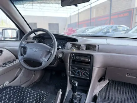 Toyota Camry 1997 года за 1 900 000 тг. в Тараз – фото 13
