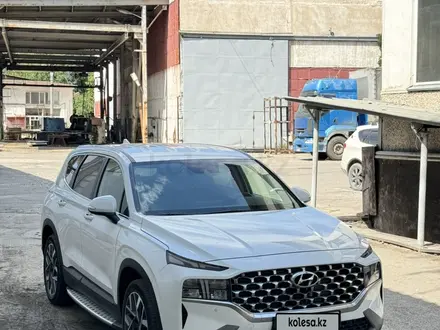 Hyundai Santa Fe 2022 года за 15 850 000 тг. в Алматы – фото 2