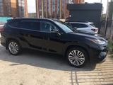 Toyota Highlander 2022 годаүшін30 000 000 тг. в Актобе – фото 2