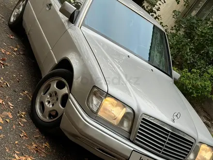 Mercedes-Benz E 220 1993 года за 3 000 000 тг. в Шымкент