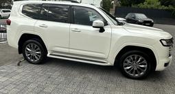Toyota Land Cruiser 2023 года за 59 000 000 тг. в Алматы – фото 3