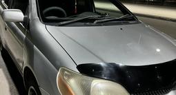 Toyota Yaris 2000 годаүшін2 100 000 тг. в Семей – фото 2