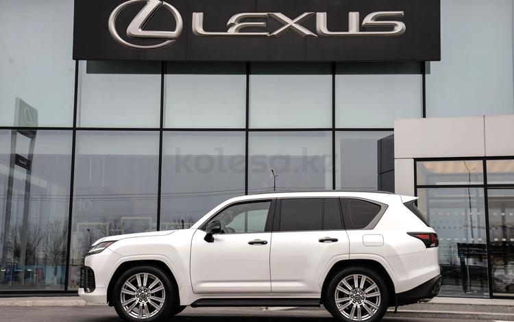 Lexus LX 600 VIP Black Edition — миниатюра 3