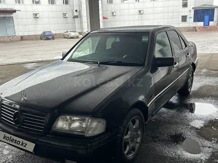 Mercedes-Benz C 220 1996 года за 2 950 000 тг. в Караганда – фото 3