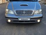 Kia Carnival 2003 года за 4 200 000 тг. в Шымкент – фото 2