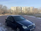 Mercedes-Benz C 180 2002 года за 2 800 000 тг. в Экибастуз – фото 3