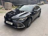 Toyota Camry 2022 года за 14 000 000 тг. в Алматы