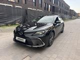 Toyota Camry 2022 года за 14 000 000 тг. в Алматы – фото 2
