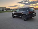 Volkswagen Touareg 2007 годаfor6 000 000 тг. в Караганда – фото 3