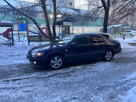 Toyota Camry 1999 года за 4 500 000 тг. в Шымкент – фото 2