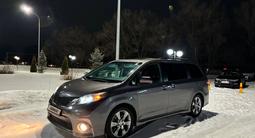 Toyota Sienna 2014 года за 14 300 000 тг. в Алматы