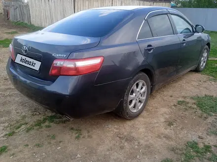 Toyota Camry 2010 года за 5 100 000 тг. в Уральск – фото 2