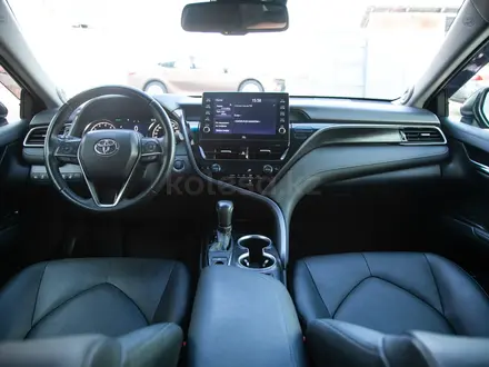 Toyota Camry 2023 года за 18 990 000 тг. в Алматы – фото 12