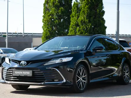 Toyota Camry 2023 года за 18 990 000 тг. в Алматы – фото 2