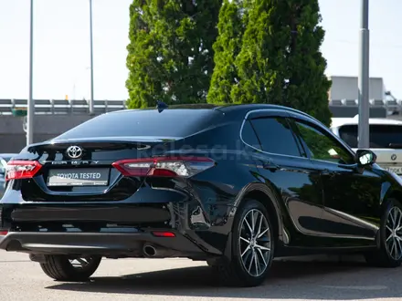 Toyota Camry 2023 года за 18 990 000 тг. в Алматы – фото 7