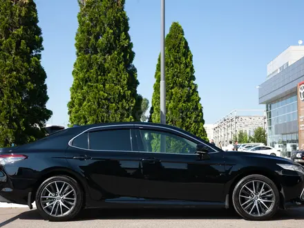 Toyota Camry 2023 года за 18 990 000 тг. в Алматы – фото 8