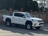 Toyota Hilux 2018 года за 13 800 000 тг. в Алматы – фото 2