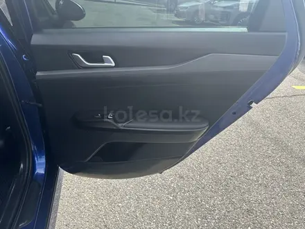 Kia K5 2022 года за 12 500 000 тг. в Алматы – фото 18