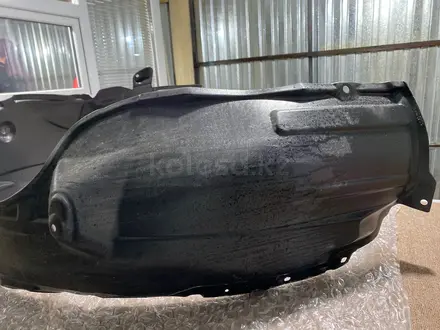 Передний подкрыльник — Toyota Camry 55 2015- за 6 000 тг. в Алматы – фото 2