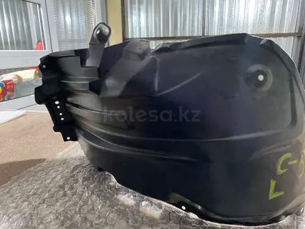 Передний подкрыльник — Toyota Camry 55 2015- за 6 000 тг. в Алматы – фото 3