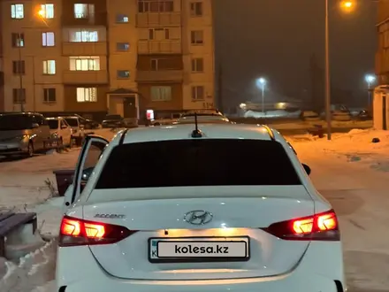 Hyundai Accent 2021 года за 7 700 000 тг. в Караганда – фото 2