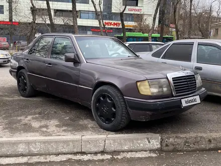 Mercedes-Benz E 230 1992 года за 700 000 тг. в Шымкент – фото 2